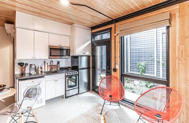 Eco-friendly Private Studio with free wifi