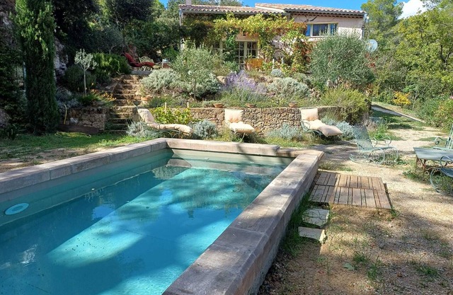 Ecological house in a quiet location, 1 hour from the sea and the Verdon gorges.