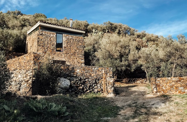 Ecological house surrounded by olive groves 3km from the sea