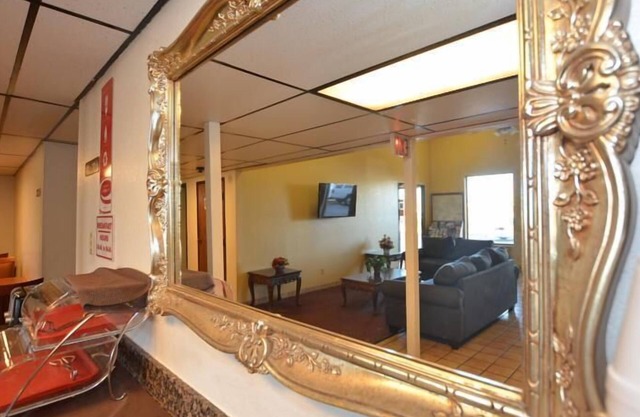Econo Inn and Suites