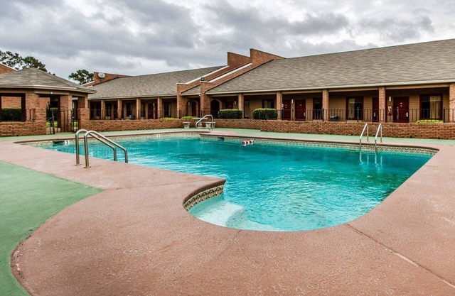 Econo Lodge Inn & Suites Enterprise