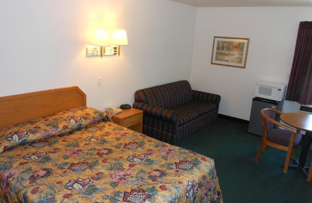 Economy Inn & Suites