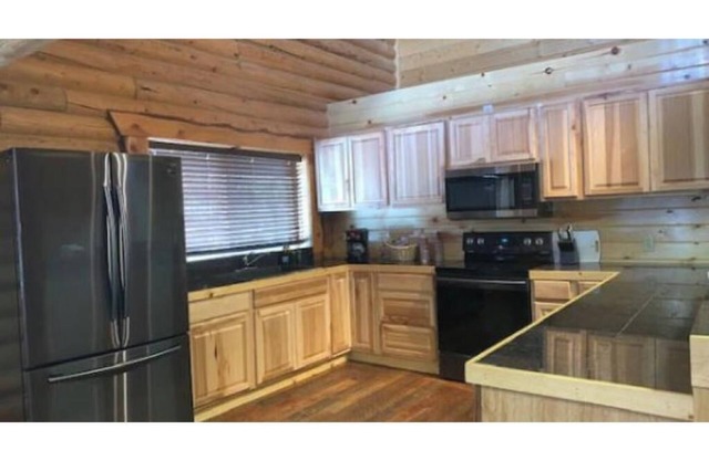 Economy Lodge Room - Single Queen