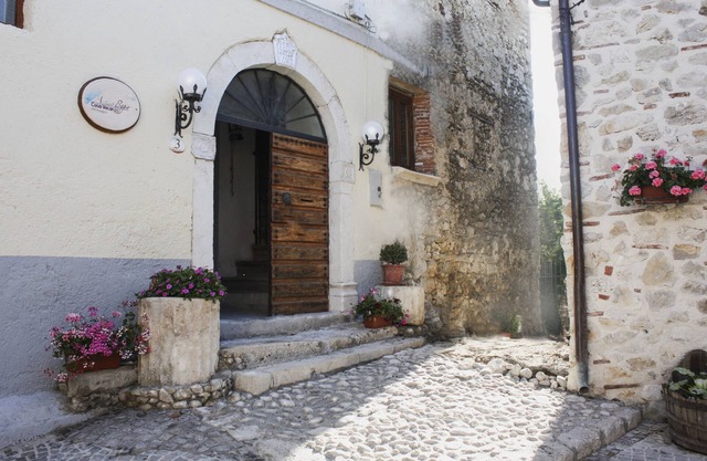 EcoVacations "Le Dispense" apartment mountain/lake, medieval village, 80km Rome