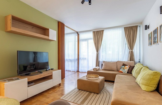 Eden: 1-bedroom apartment in New Belgrade -fast wifi and dedicated working space