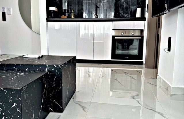 Eden Luxury Suite #2: Your Oasis in the heart of Thessaloniki