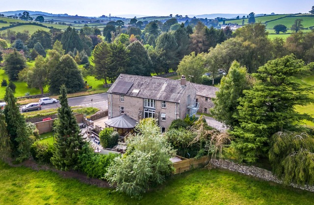 EDEN MILL, MILLERS BECK, pet friendly, with hot tub in Kendal