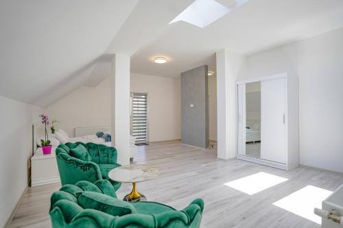 Eden Penthouse 3