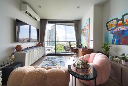 EDGE Central Pattaya 2bdrm Balcony Ocean View