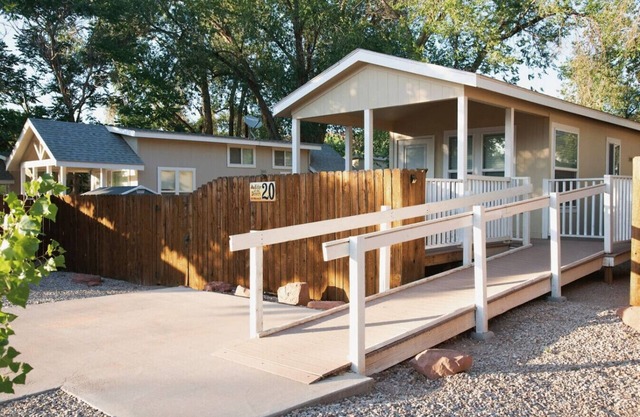 Edge of the Desert Juniper Grove Cabin #20
