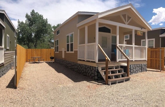 Edge of the Desert La Sal Vista Cabin #08