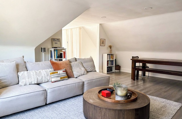 Edgewater Oasis - 1 BR - Walk to the Beach