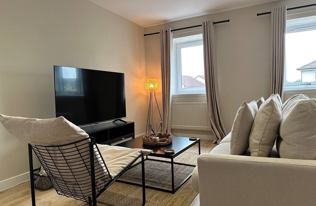 Edinburgh Charm Apartment near Springfield Lane