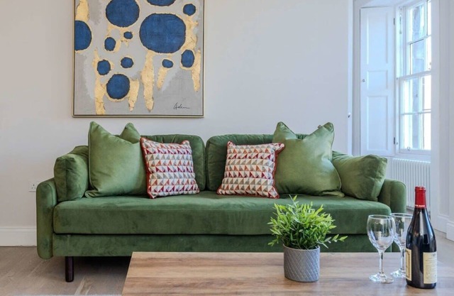 Edinburgh City Centre 2 Bed Apartment
