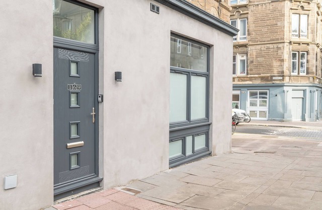 Edinburgh City Centre | Main Entrance | Entire Aprt | 4Bedroom | Newly Remodeled