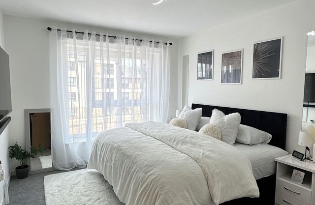 Edinburgh Luxurious/ Cozy Spacious Bedroom Superking Size bed