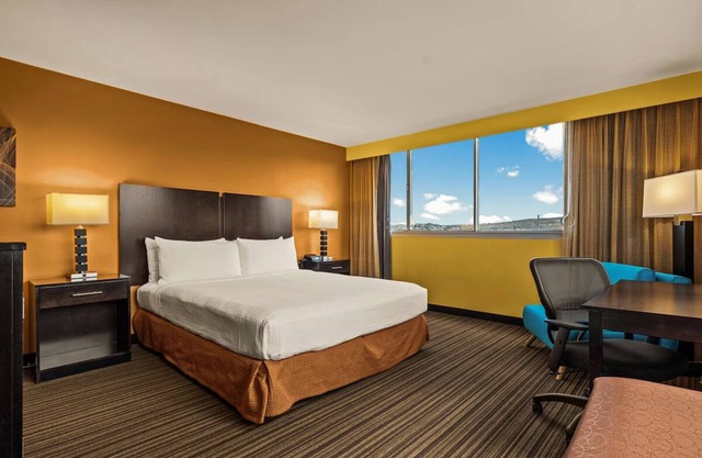 Effortless Airport Access with Swimming Pool & Shuttle | King Bed with City View