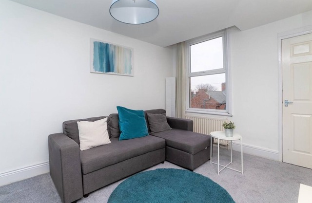 Eglesfield Corporate Apartment - 3 Bed 1 Bath Stay