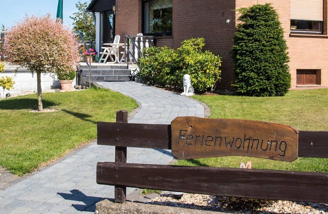 Eifelhaus Helga Wald & Wiese in front of the door
