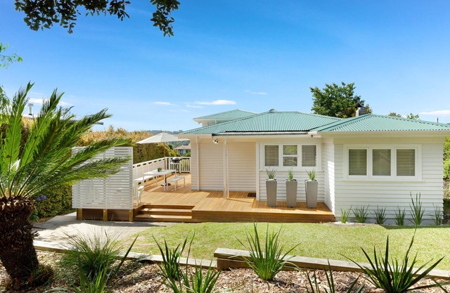 Eight on Church - near Mudbrick & Cable Bay - Comfortable Stylish Premium Holiday Home