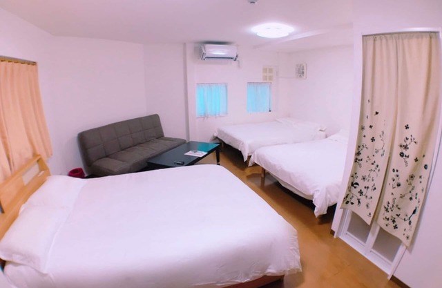 Eight-person family cell. Near Nanba Nihonbashi.