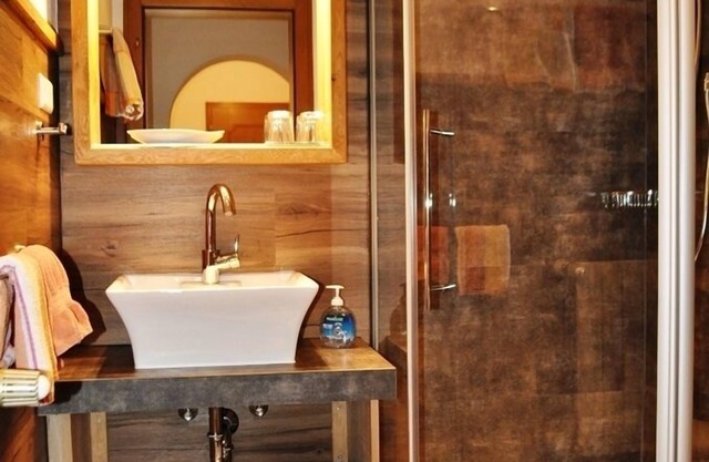 Ein-Raum-Wohnung (4) 40 qm, Dusche/WC, Couch, Küchenzeile, Balkon