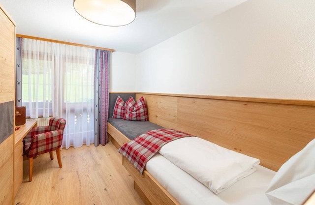 Einzelzimmer Dusche, WC, Balkon - Hotel Lindenhof