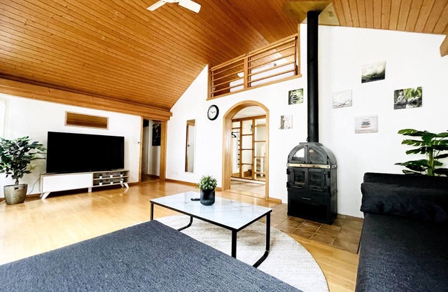 Einzigartige Schöne Altbau- Wohnung Im Zentrum