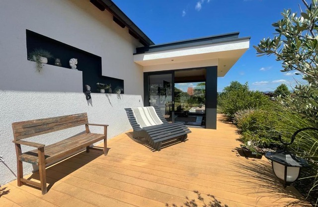 Einzigartiges Haus mit Pool großem Garten und Kamin
