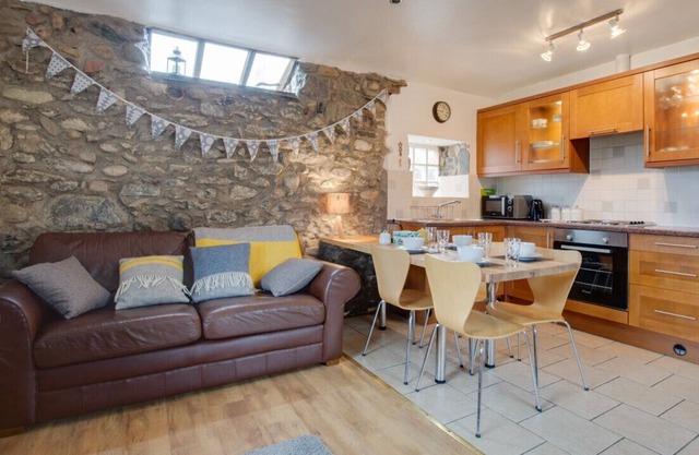 Eithinog Bach - Two Bedroom House, Sleeps 4