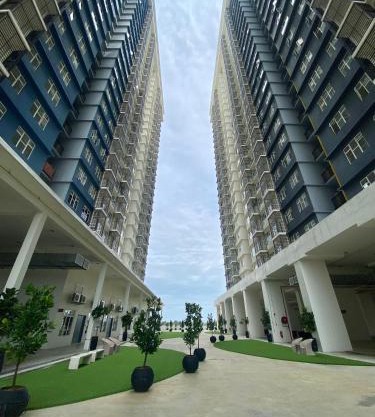 EJ HomeStay Sireh Residence Apartment