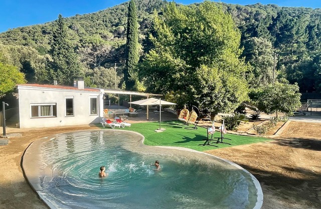EL JARDI RURAL HOUSE with Pool, Garden and Barbecue