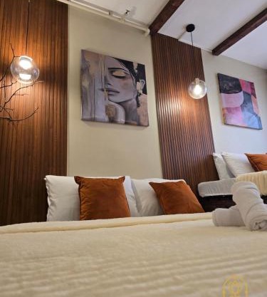 El Nissi Staycation, THE DELUXE CABIN, Enchanted Kingdom