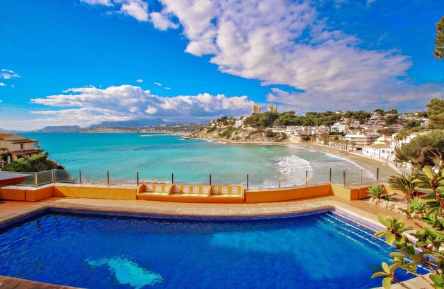 El Portet - beachfront holiday home with private pool in Moraira