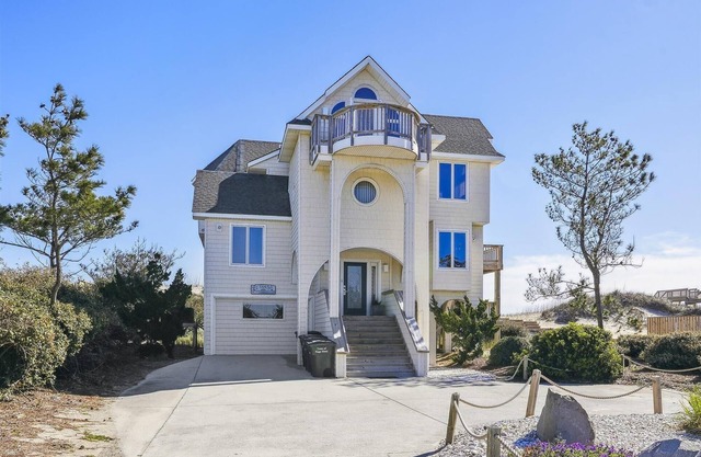 El Sueno -Beautifully Maintained 5BR Oceanfront with Hot Tub