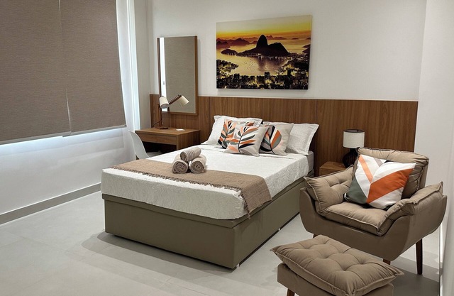 Elegant Copacabana Retreat: 200m to Beach, w/Bedroom, Washer, Sleeps Up to 4!