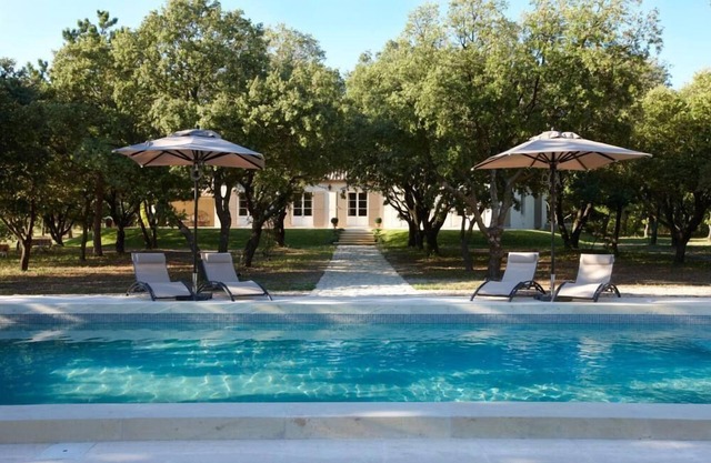 Elegance and simplicity in the heart of the vineyards