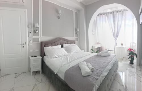 Elegance Room