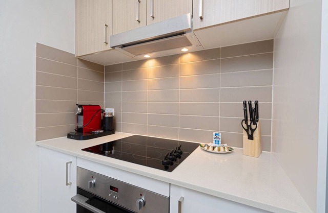 Elegant 2-Bed Apartment with Balcony