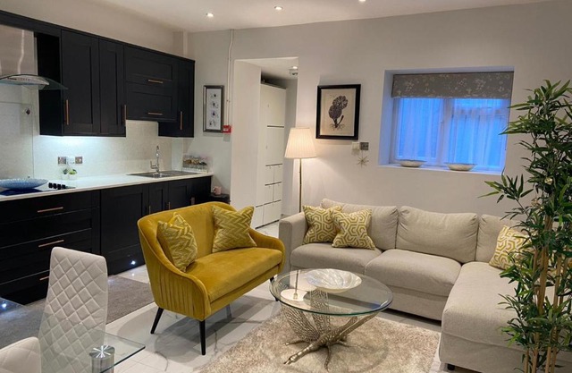 Elegant 2 Bed Flat in Chiswick