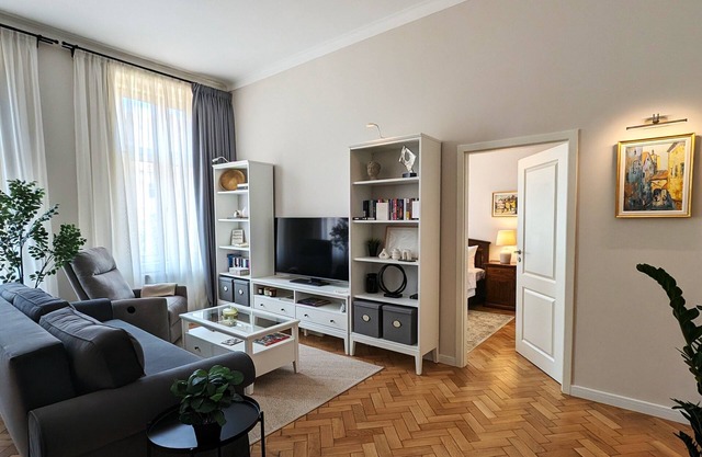 Elegant 2-bedroom, 2 bathrooms apartment in Historic Center, Quiet Area, AC