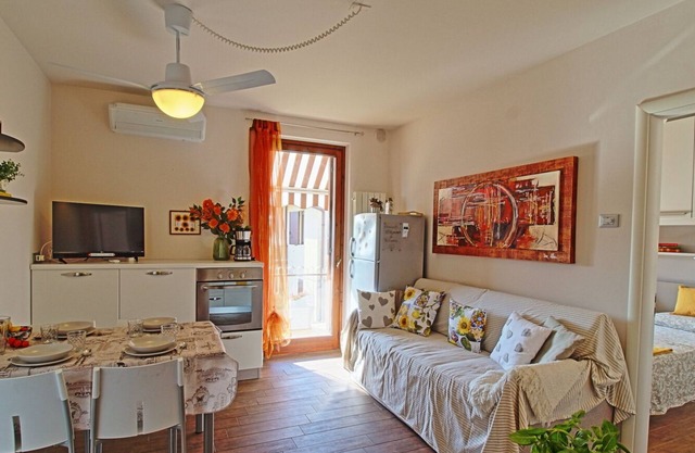 Elegant 2 Bedrooms flat, pools, 1.200m from the lake in Residence