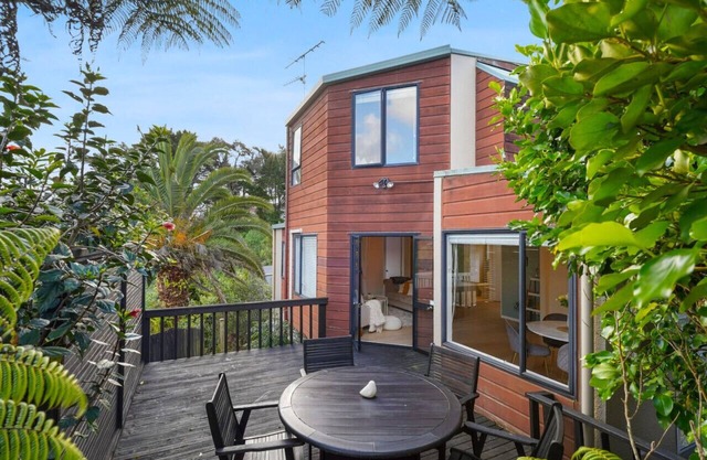 Elegant 2BR Family Home | Aircon & 5min to Beach