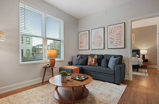 Elegant 2BD/2BA condo w Parking/Pool/Gym