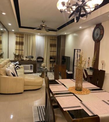 Elegant 2BR, 2 BA Suite Beside Eastwood Mall