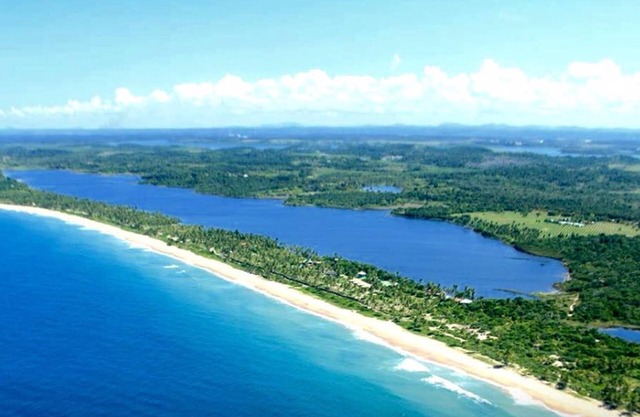 Elegant 2nd floor house ocean front, secluded beach and fresh water lake