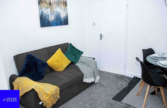 "Elegant 3-Bedroom Serviced Retreat in Stoke-on-Trent"