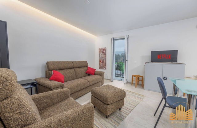 Elegant 3-room apartment between Mendrisio and Italy