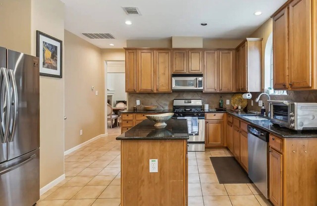 Elegant 4Bedrooms/2.5Bathrooms Haven in the Woodlandsnn