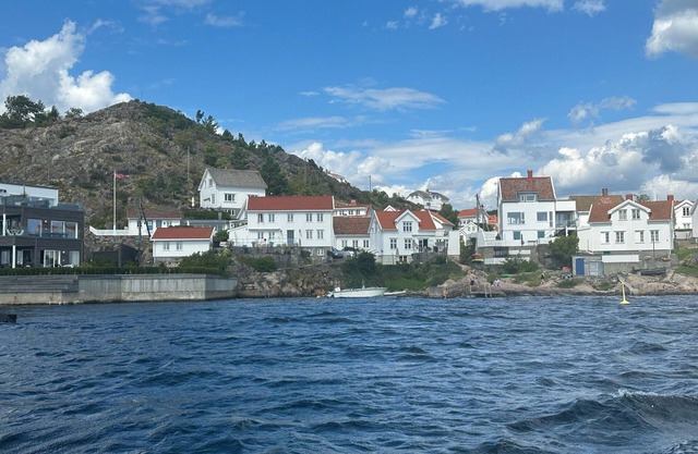 Elegant 5-bedroom waterfront home in charming Risør, Norway